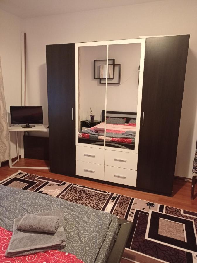 Apartament Bed & Breakfast Floresti  Exterior photo